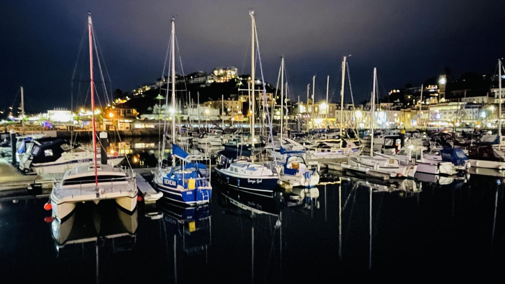 The Moorings - Stylish Duplex Apartment On Torquay Harbourside מראה חיצוני תמונה