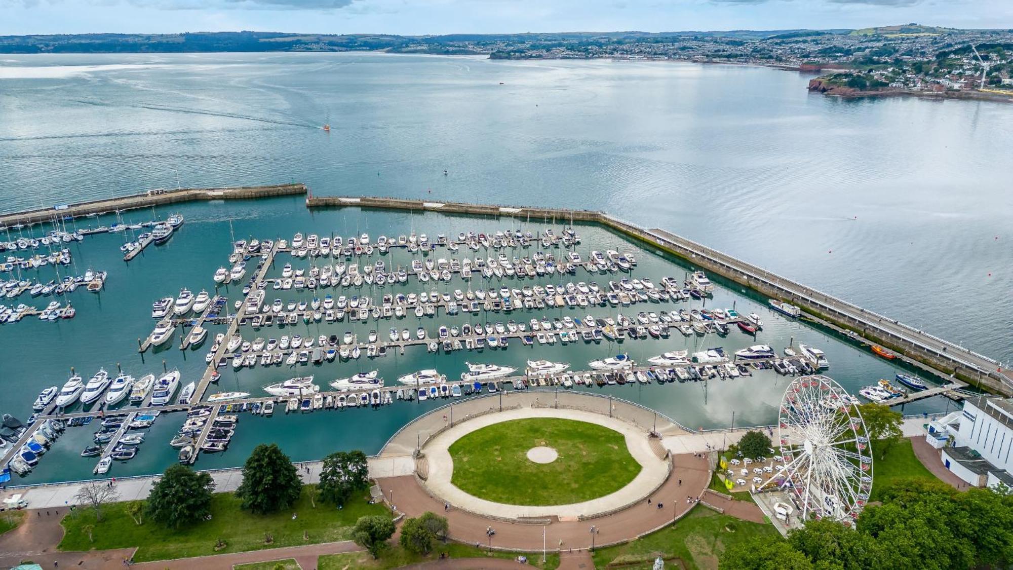 The Moorings - Stylish Duplex Apartment On Torquay Harbourside מראה חיצוני תמונה